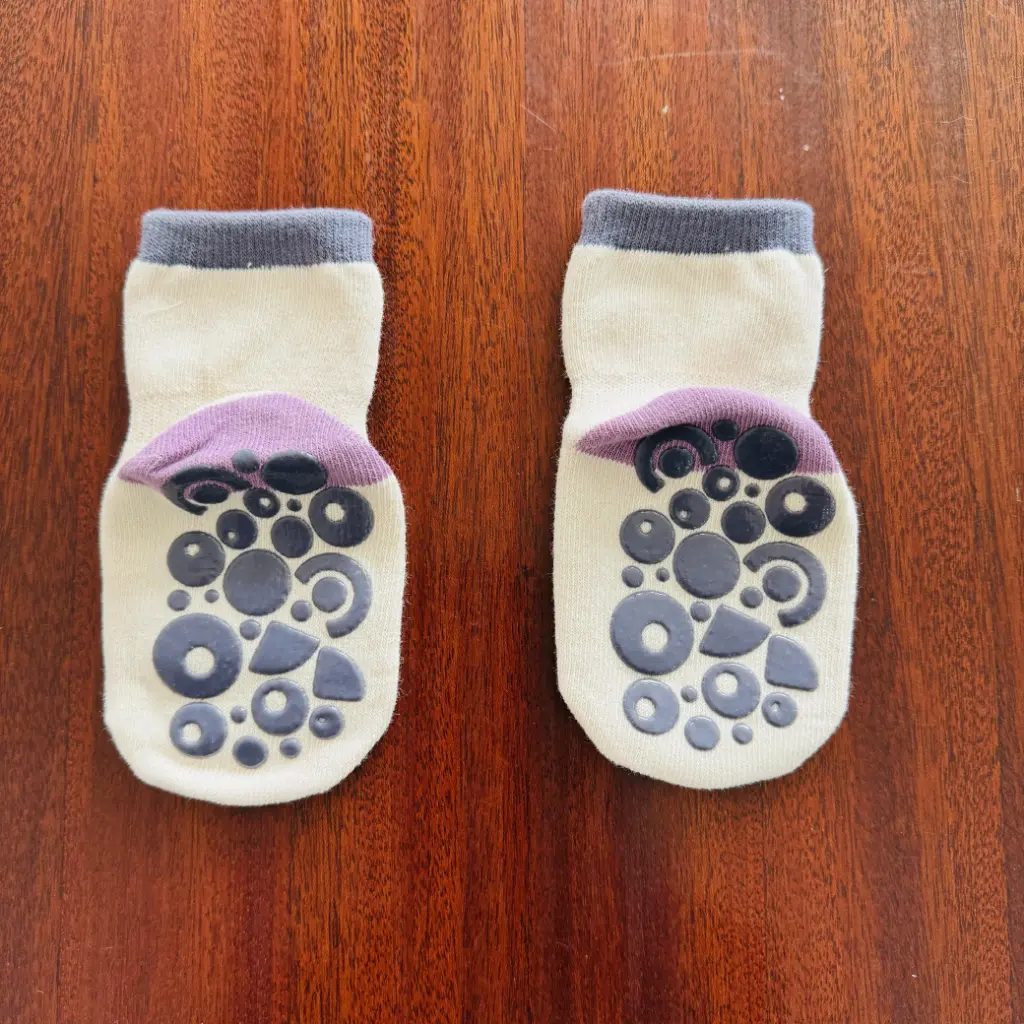 [0390] ANTI SLIP SOCKS 250