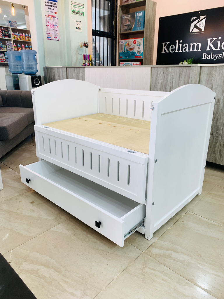 BABY COT 2.5X4ft